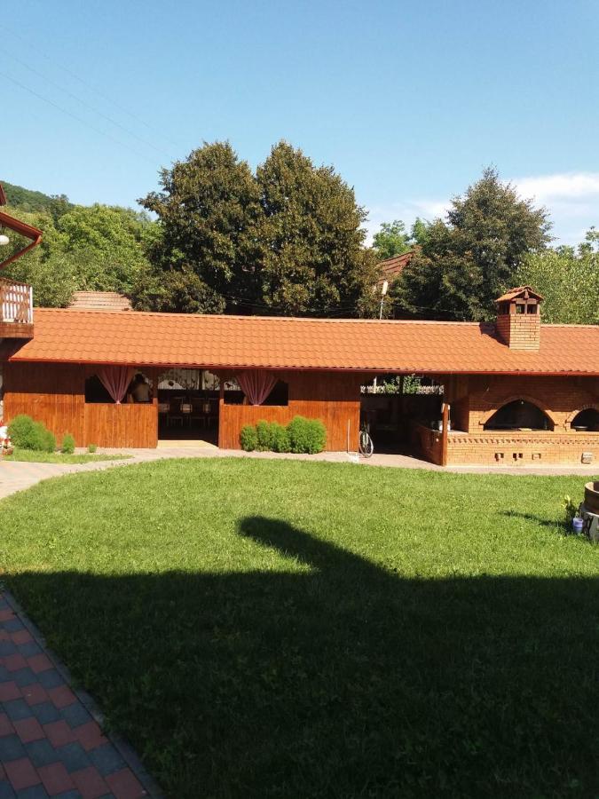 Casuta Cu Flori Hotel Vilcele  Exterior foto